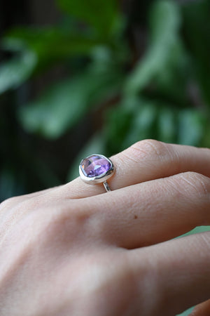 Amethyst Teardrop Petal Sterling Silver Ring - Size 7 - iluvthatstore.com