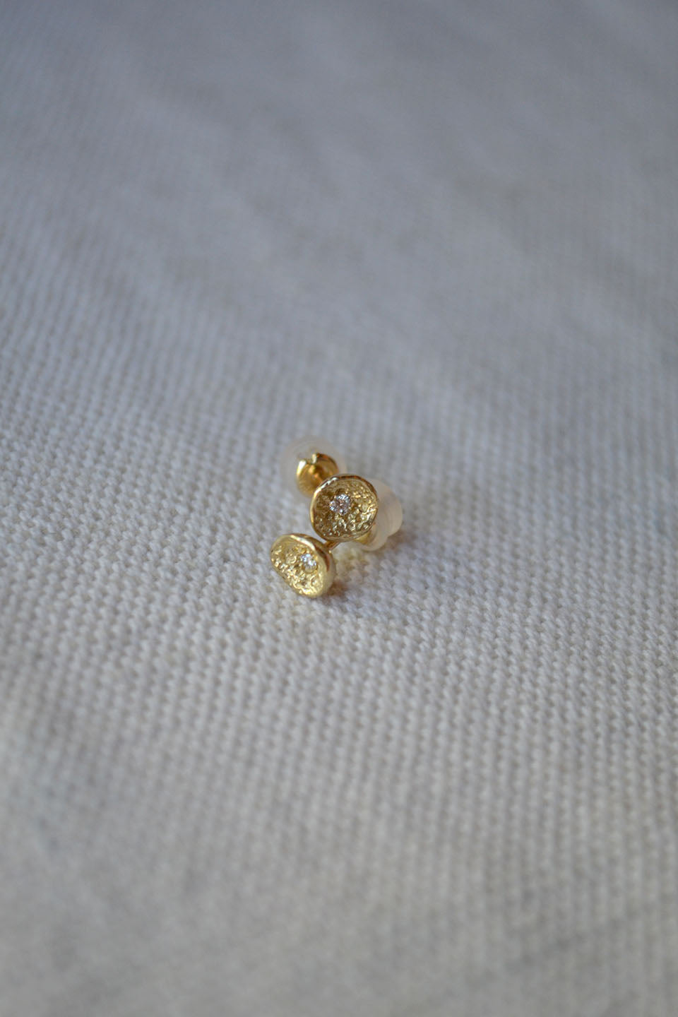 Lava Shell Studs Gold