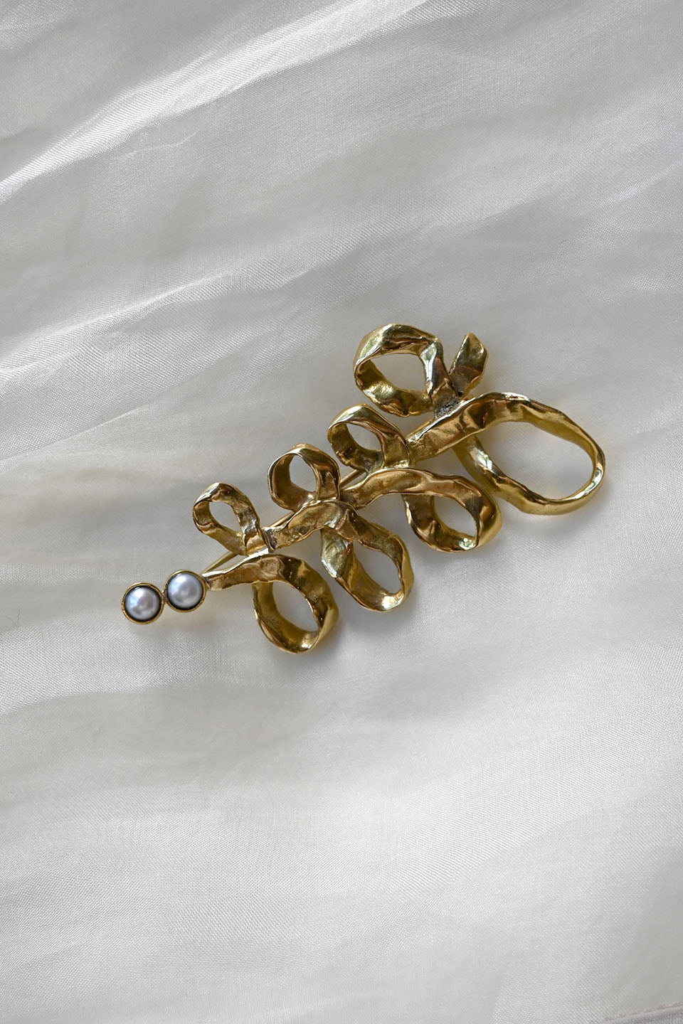 Brass Ribbon Pearl Brooch