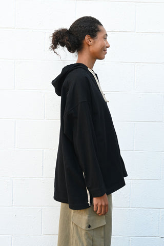 Pull Over Hoodie in Black