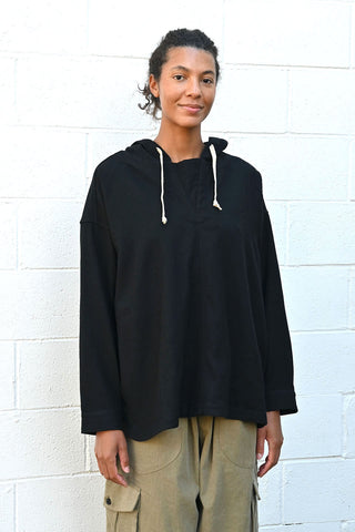 Pull Over Hoodie in Black