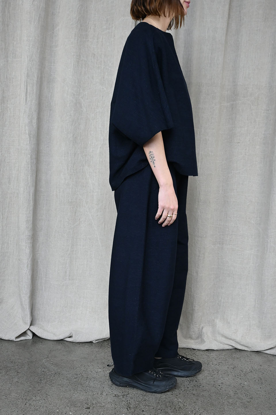 Smooth Sheet Navy Pants