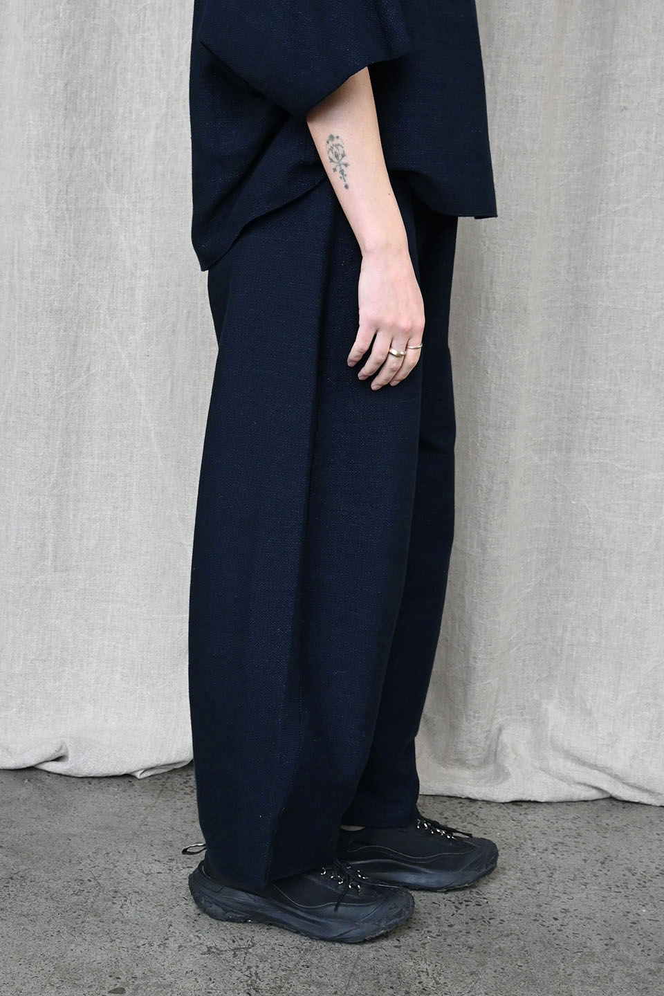 Smooth Sheet Navy Pants