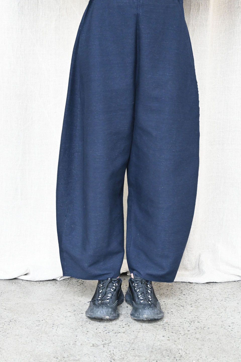 Smooth Sheet Navy Pants
