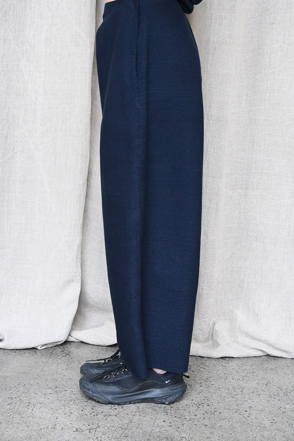 Smooth Sheet Navy Pants