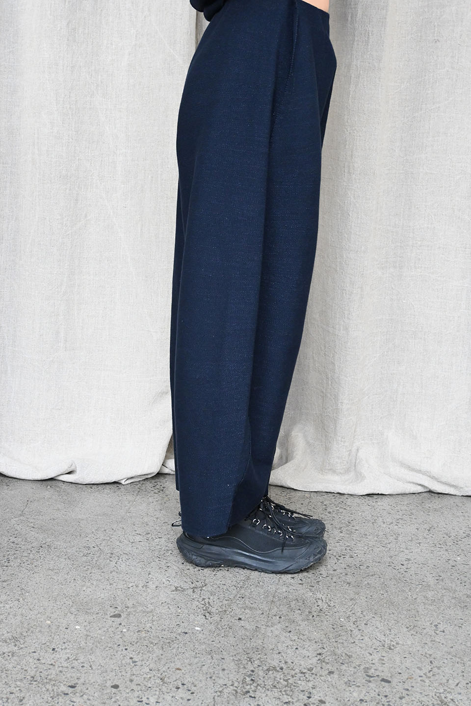 Smooth Sheet Navy Pants