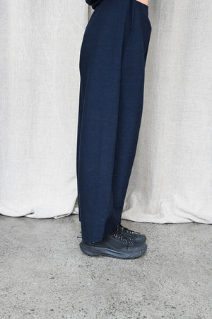 Smooth Sheet Navy Pants