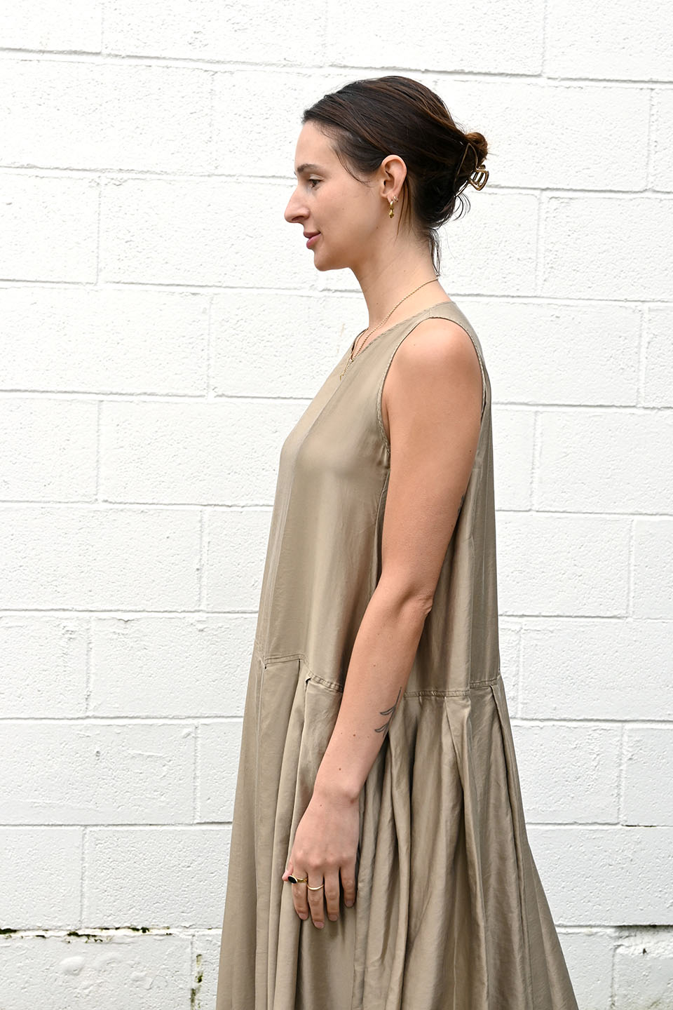 Sleeveless Pleated Dress Champagne