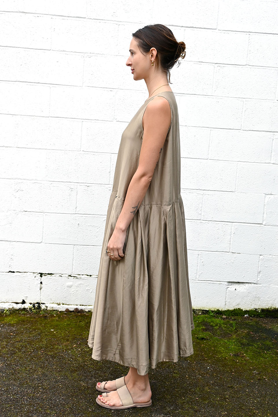 Sleeveless Pleated Dress Champagne