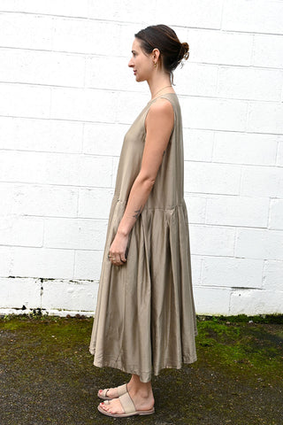 Sleeveless Pleated Dress Champagne