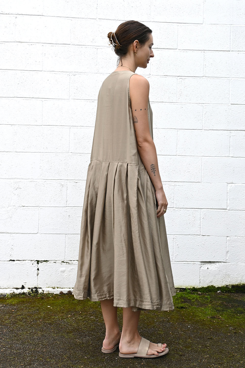 Sleeveless Pleated Dress Champagne