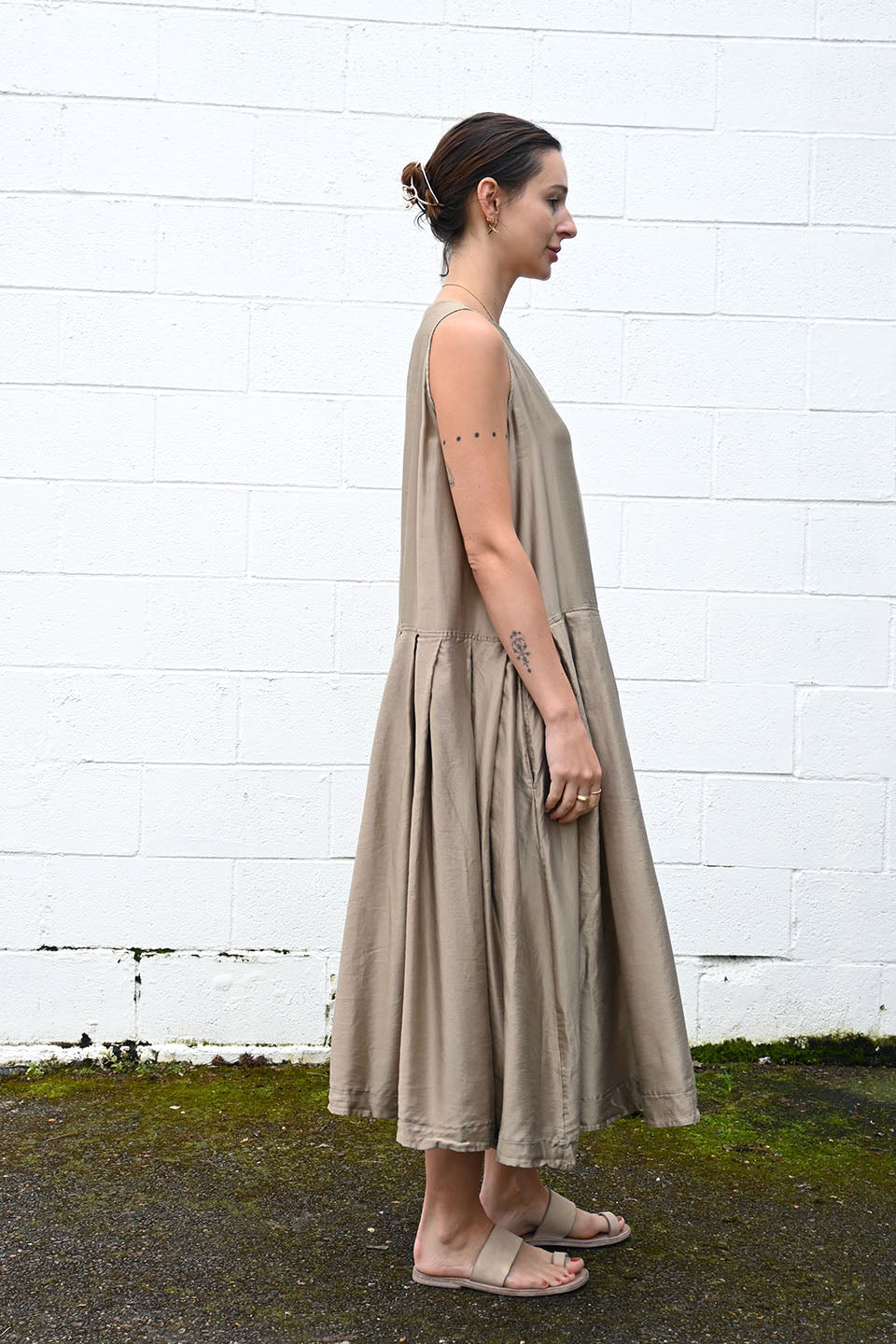 Sleeveless Pleated Dress Champagne