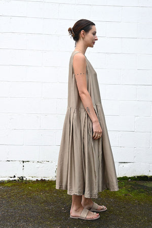 Sleeveless Pleated Dress Champagne