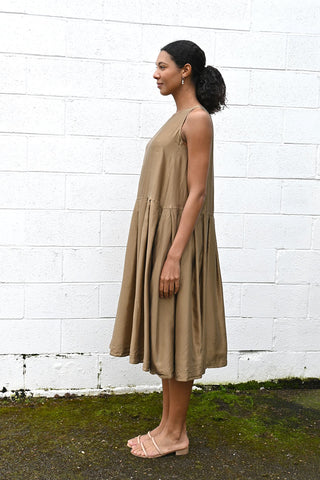 Sleeveless Pleated Dress Gold