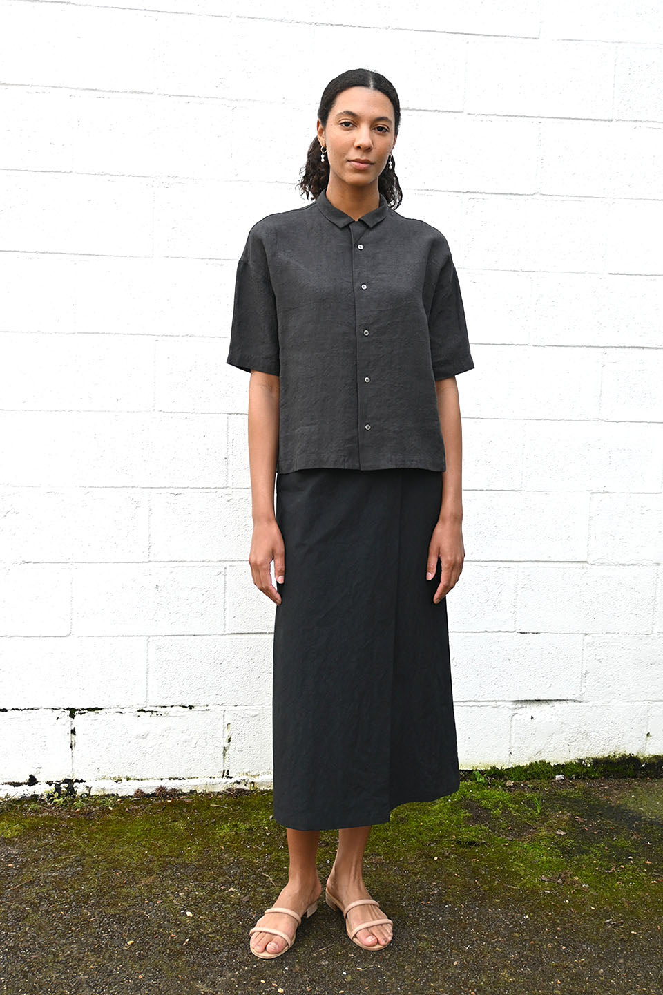 Linen Shirt in Charcoal