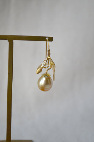 Weathered Pearl Leaf Earrings