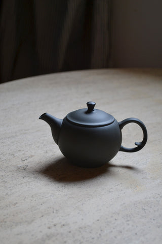 Marukyusu- Small Round Teapot
