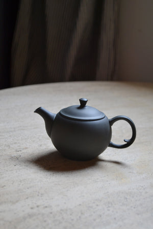 Marukyusu- Small Round Teapot